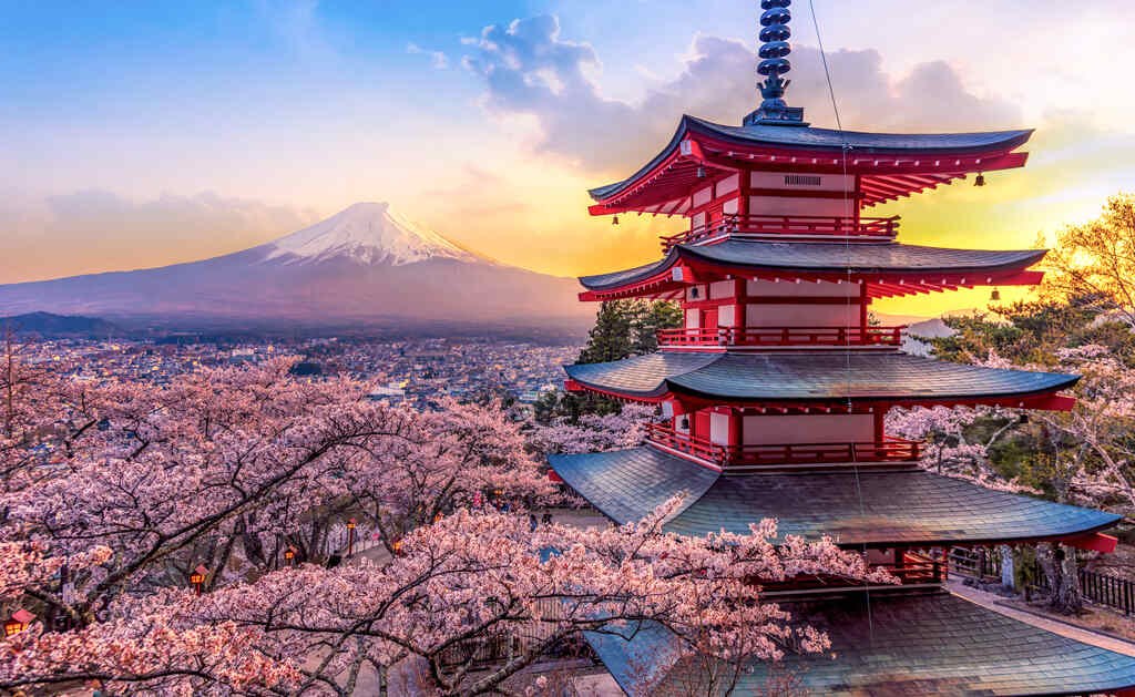 Monte Fuji e a pagoda de Chureito ao pôr do sol