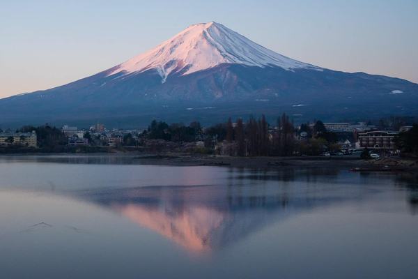 Margem norte do lago Kawaguchi