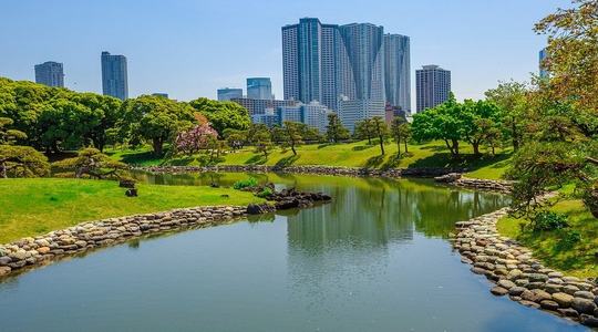 Hamarikyu — jardim histórico junto à baía